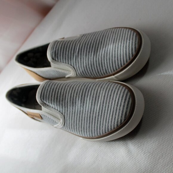 Tommy Bahama Slip On Striped Nautical Boat Sneakers, Size 8, NWOT - Picture 6 of 10